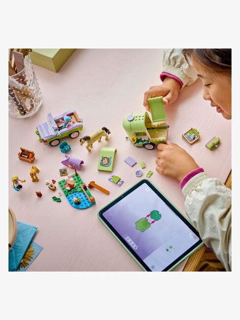 LEGO Friends 42695 Pferd und Fohlen mit Pferdeanhänger
