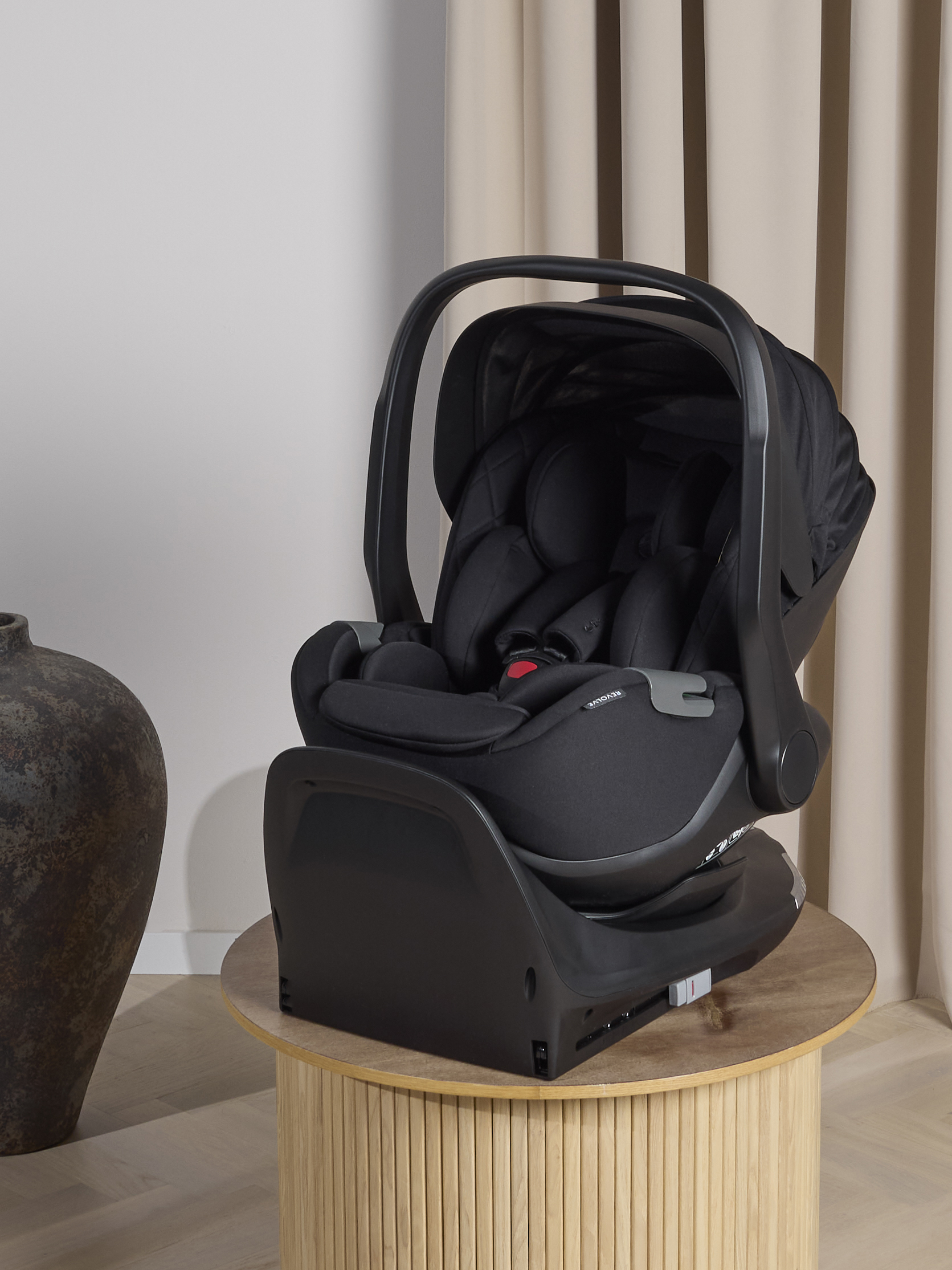 Revolve i-Size Babyschale inkl. Basis, Black Stone