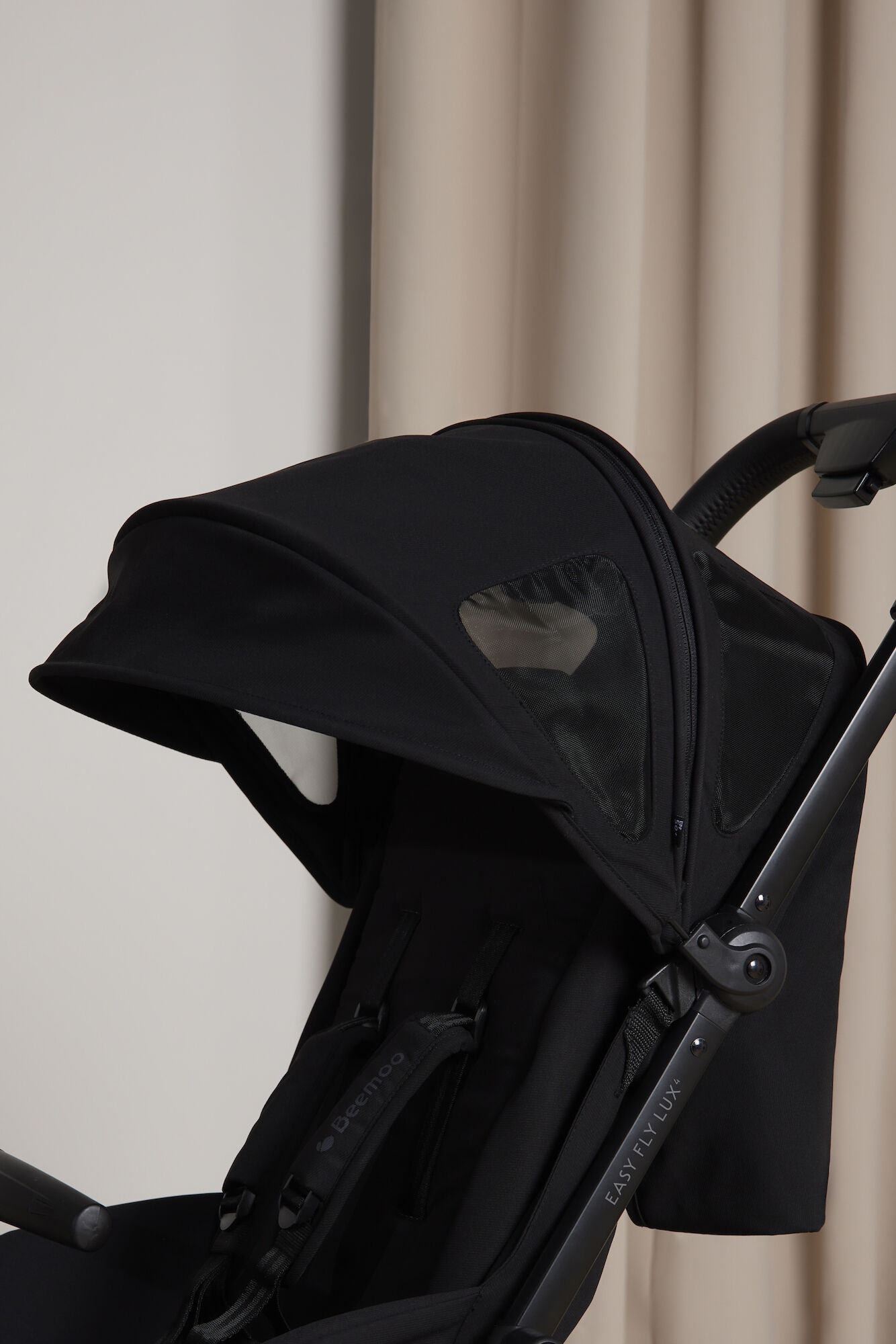 Beemoo Easy Fly Lux 4 Breezy Verdeck, Jet Black
