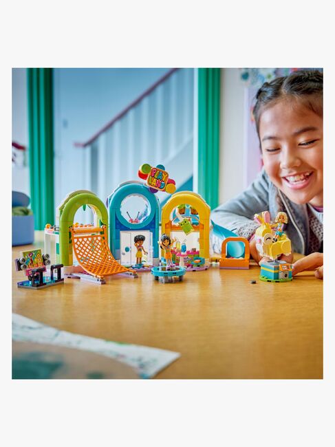 LEGO Friends 42686 Cooler Indoor-Spielplatz