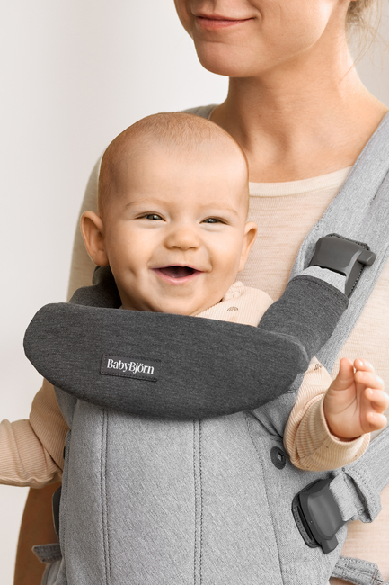 BabyBjörn Lätzchen für Harmony Babytrage Jersey, Dunkelgrau