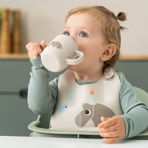 Done By Deer Celebration Silikon Lätzchen, Sand