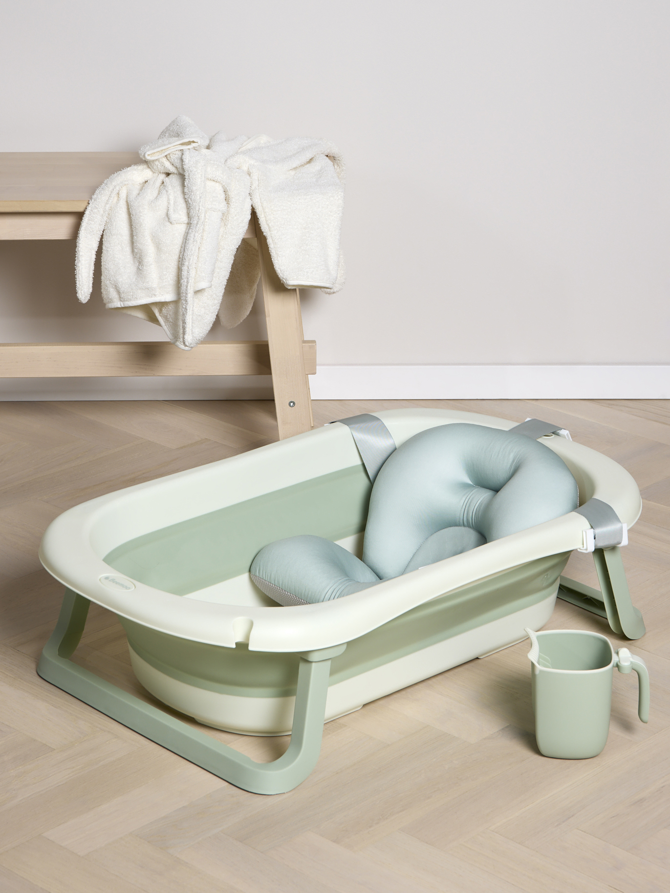 Beemoo CARE Assist Badewanne inkl. Badestütze &  Duschkanne, Soft Green