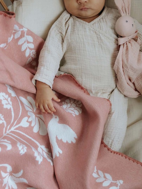 Elodie Jacquard Decke, Mullberry Pink 30326208435NA-3-1526_4b.jpg