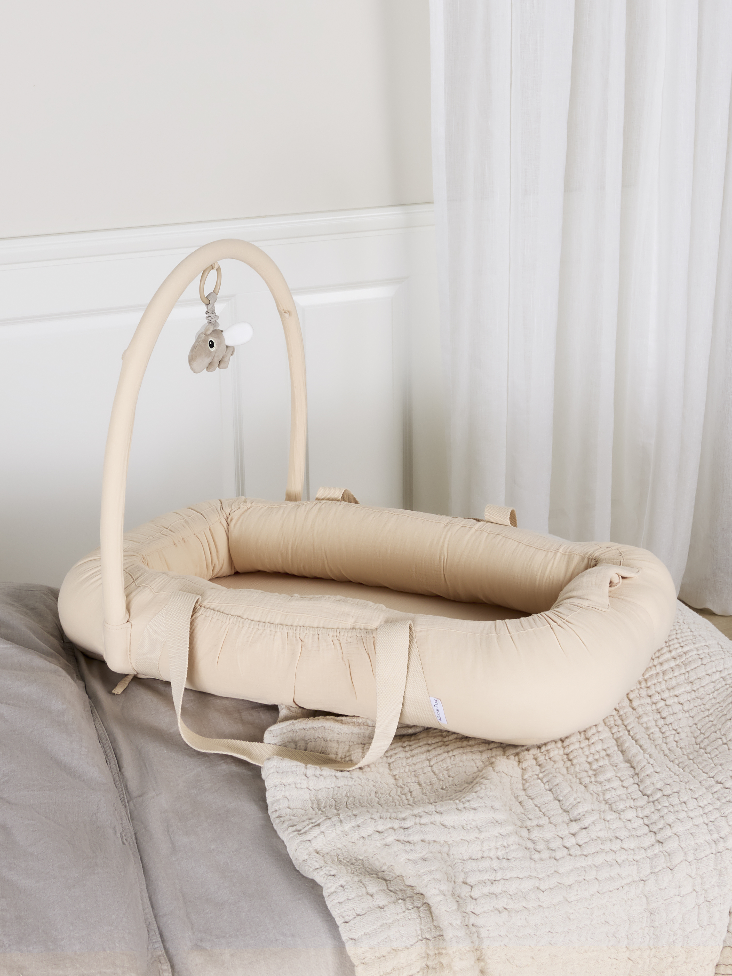 Alice &  Fox ALBA Babynest mit Griffen, Beige Muslin