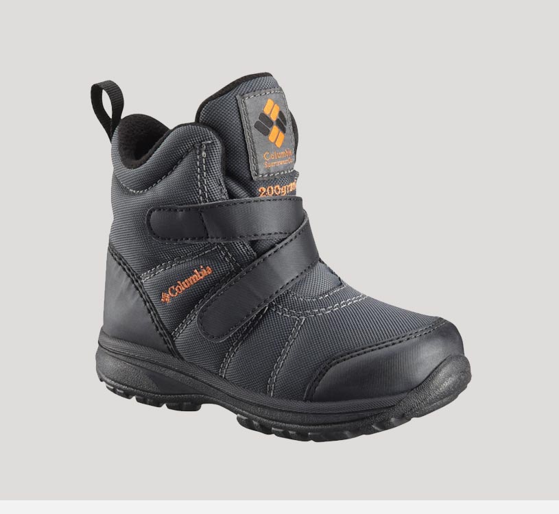 Grauer Kinderwinterstiefel mit Klettverschluss und orange Detail, auf hellem Hintergrund.