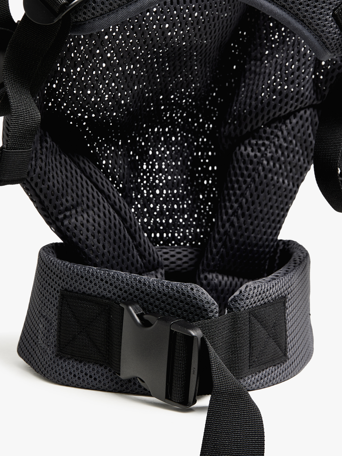 UB0-21-GreyMesh-4590_3f.jpg