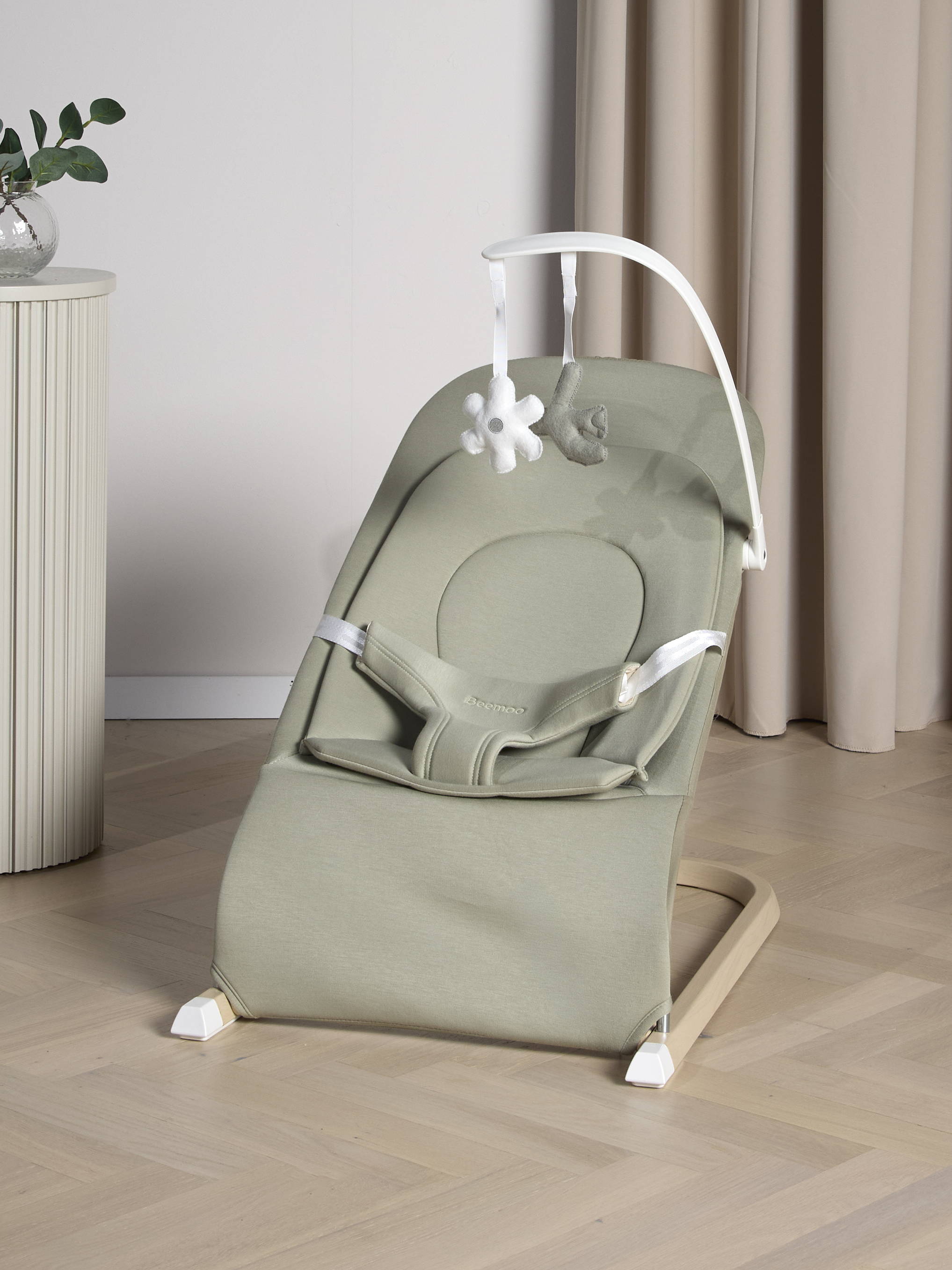 Beemoo PLAY Swift Babywippe, Sage/Light Wood