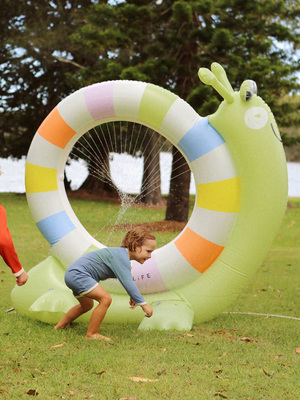 SUNNYLiFE Aufblasbarer Sprinkler, Into the Wild Multi