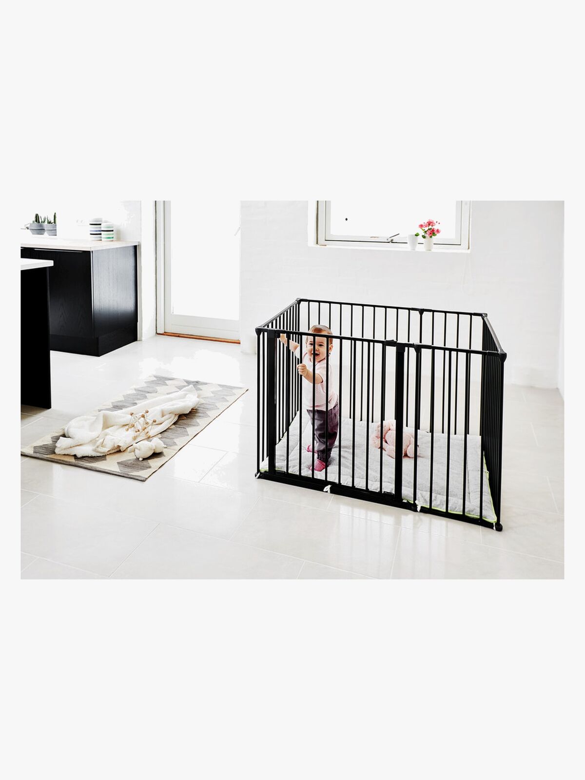 BabyDan_Lekhage_Square_Svart_4c.jpg