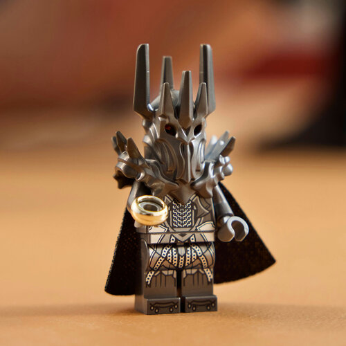 LEGO Icons 11373 Der Herr der Ringe: Saurons Helm