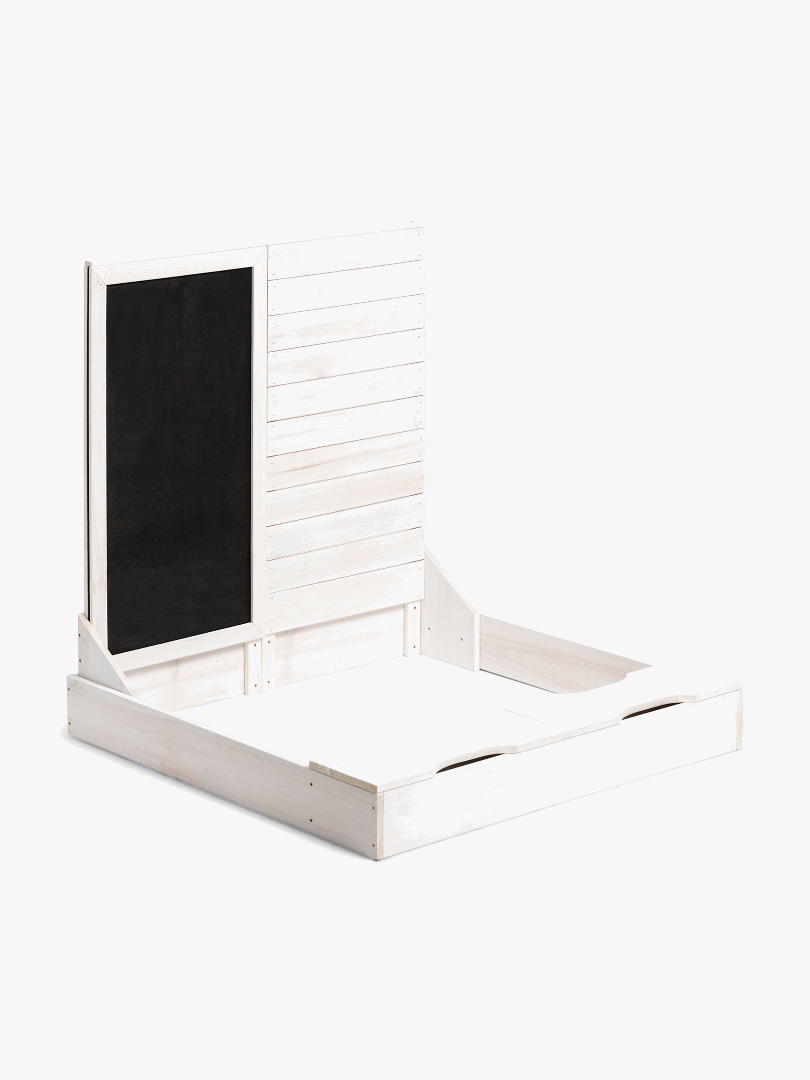 Sandkasten mit Tafel, Weiß