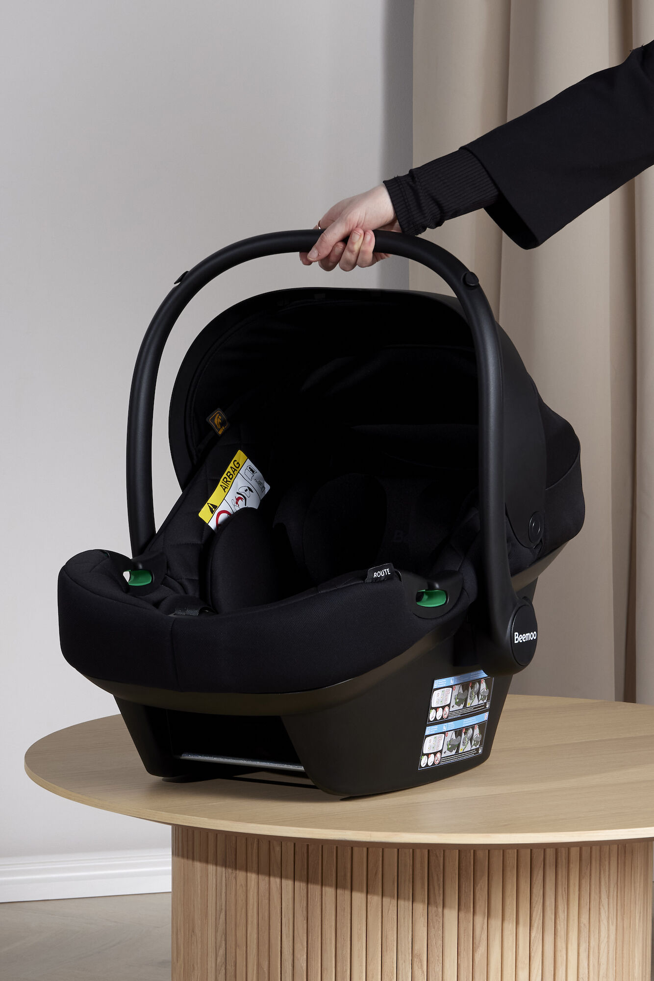 Beemoo Route i-Size Babyschale, Black Stone