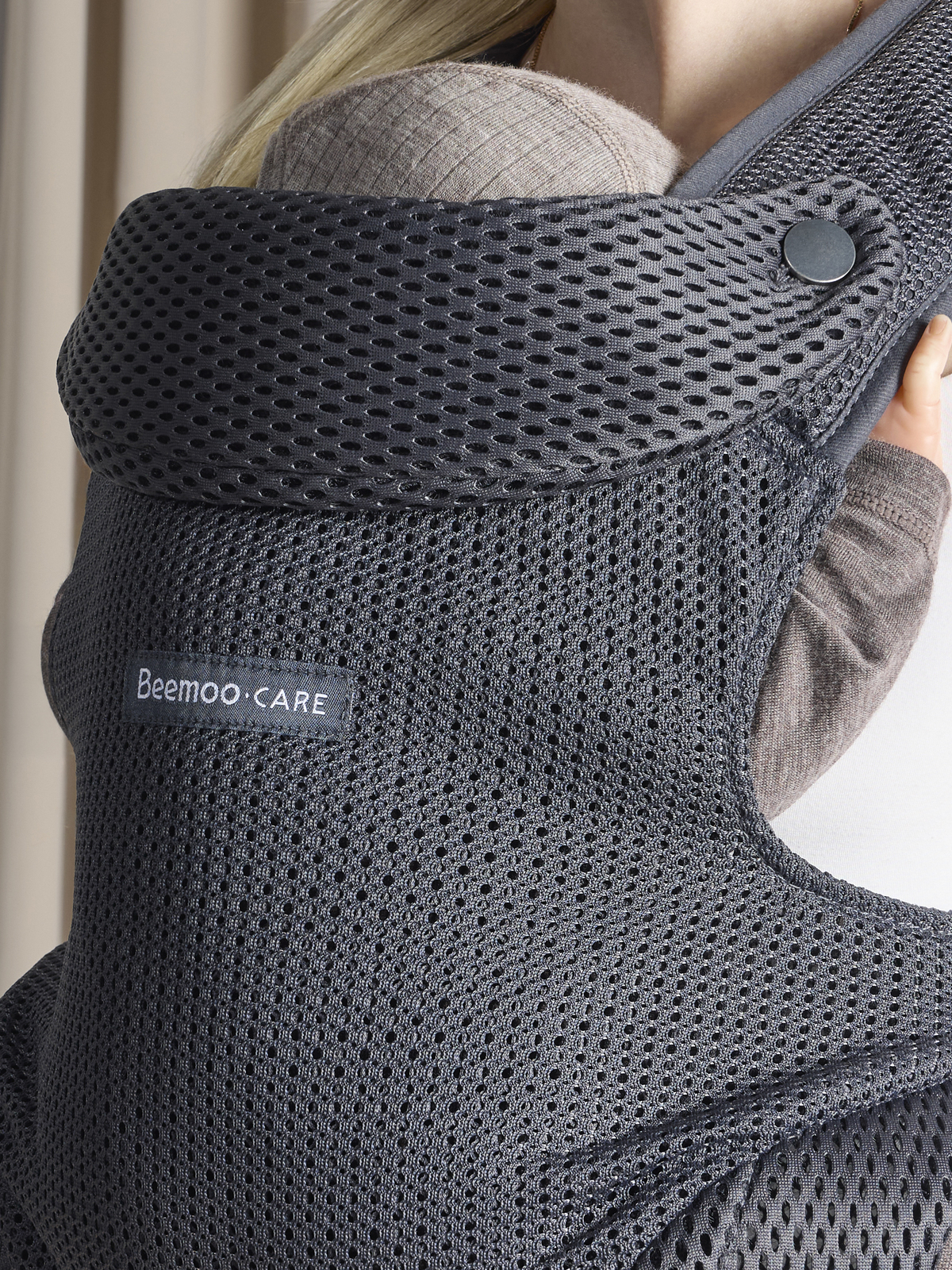 UB0-21-GreyMesh-4590_4a.jpg