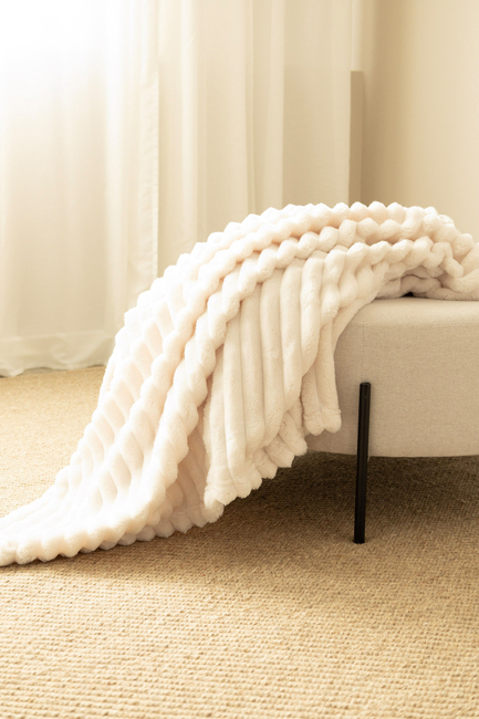KMCarpets Stripe Decke 130x170, Creme