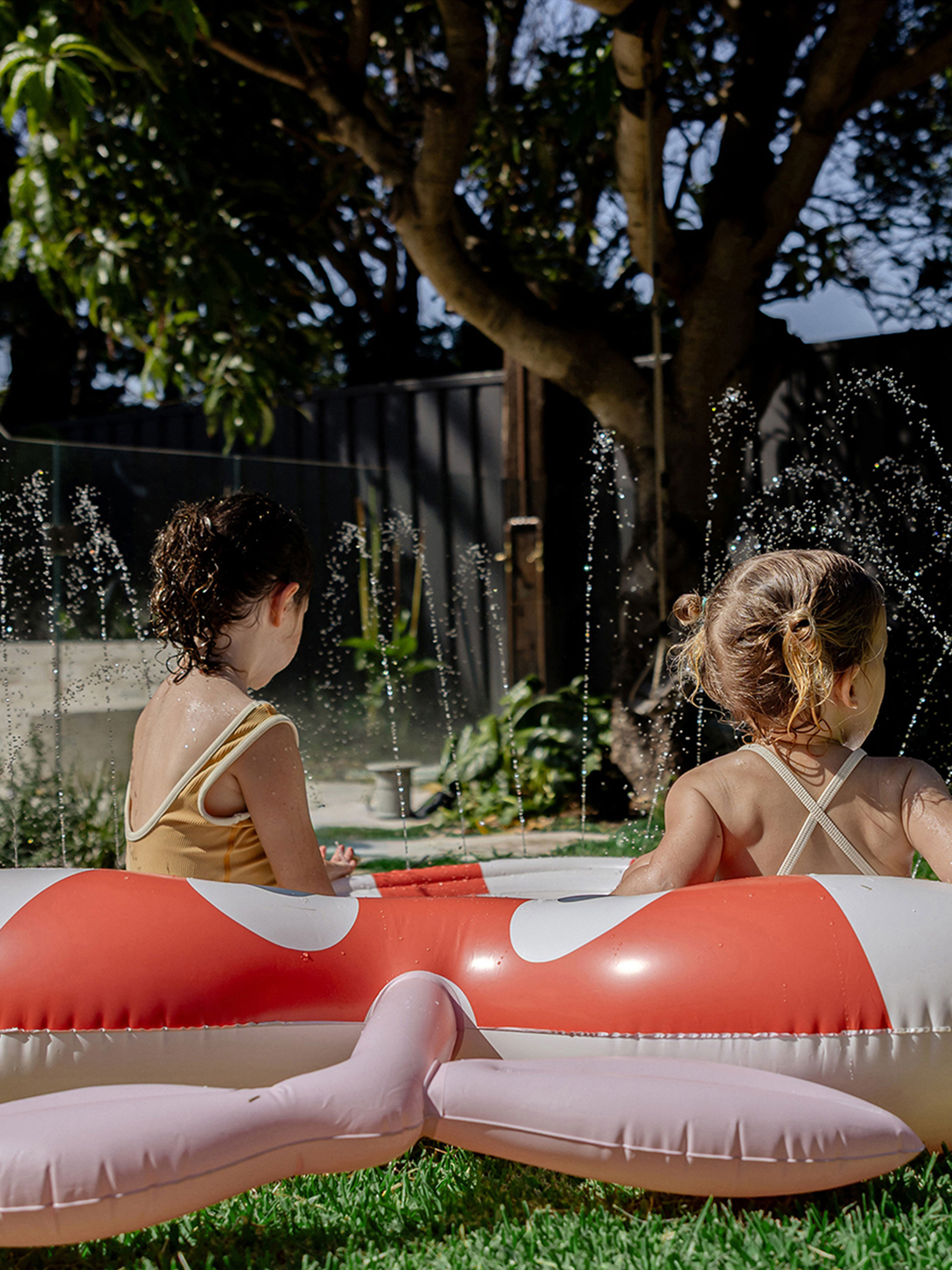 Aufblasbare Sprinklermatte, Poppy the Peach
