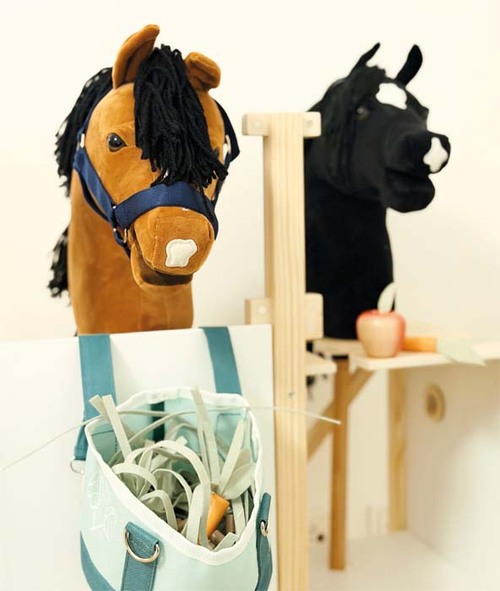 Small Foot Steckenpferd-Stall