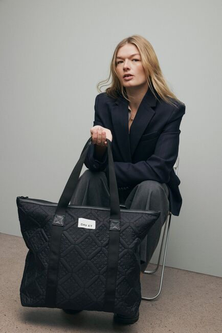 DAY ET Gweneth Floral Quilt Wickeltasche M, Black