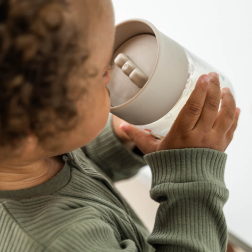 Done By Deer Celebration 360° Becher, Sand