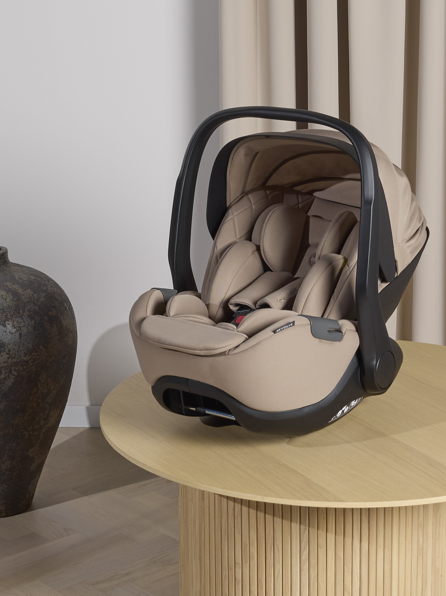 Revolve i-Size Babyschale, Taupe