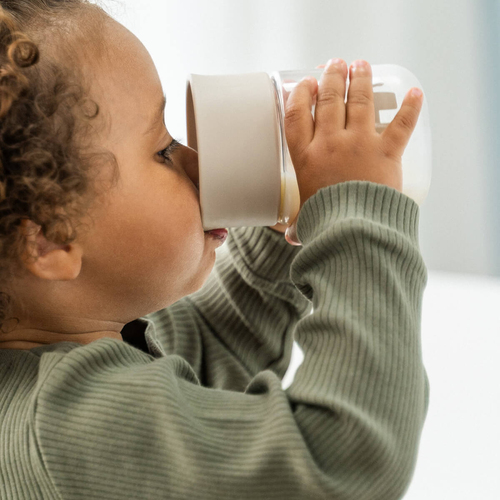 Done By Deer Celebration 360° Becher, Sand