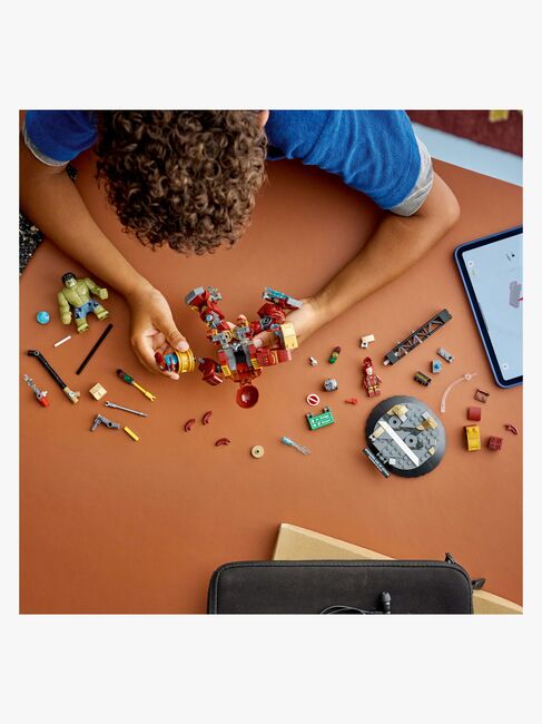 LEGO Super Heroes 76343 Duell der Giganten: Hulkbuster vs. Hulk