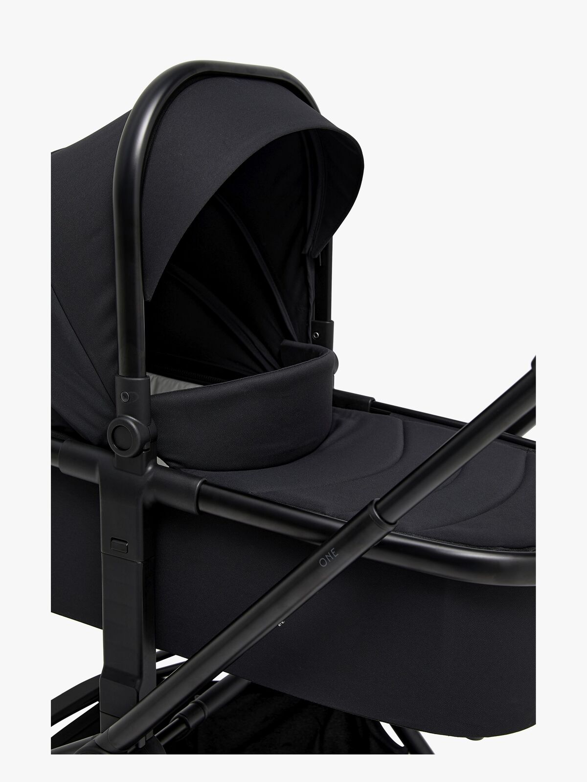 BEEMOO-ONE-ALLBLACK-1895_3q.jpg
