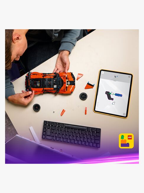 LEGO Technic 42222 Bugatti Chiron Pur Sport Hypercar