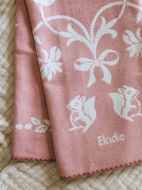 Elodie Jacquard Decke, Mullberry Pink 30326208435NA-3-1526_4a.jpg