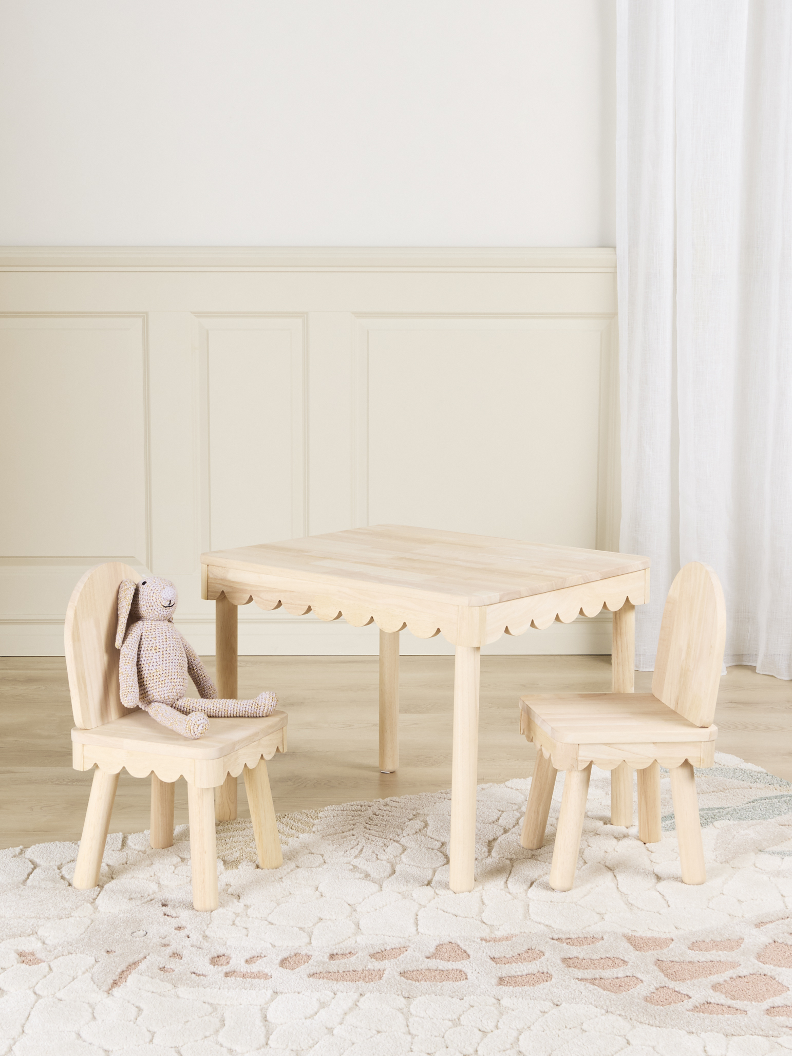 Alice &  Fox Dune Tisch &  Stühle, Natural Wood