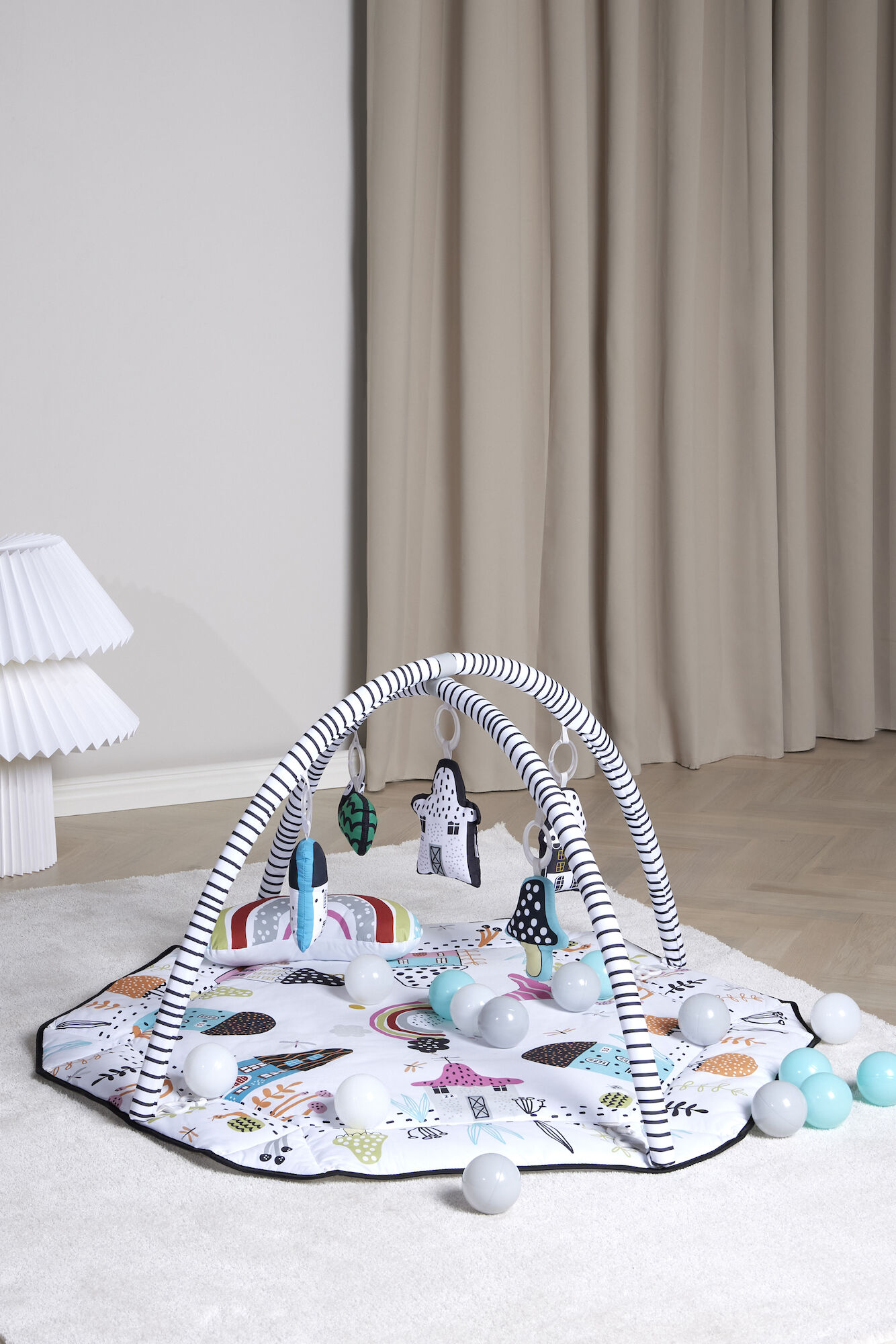 Beemoo PLAY Little Village Spieldecke mit Spielbogen, Babyspielzeug