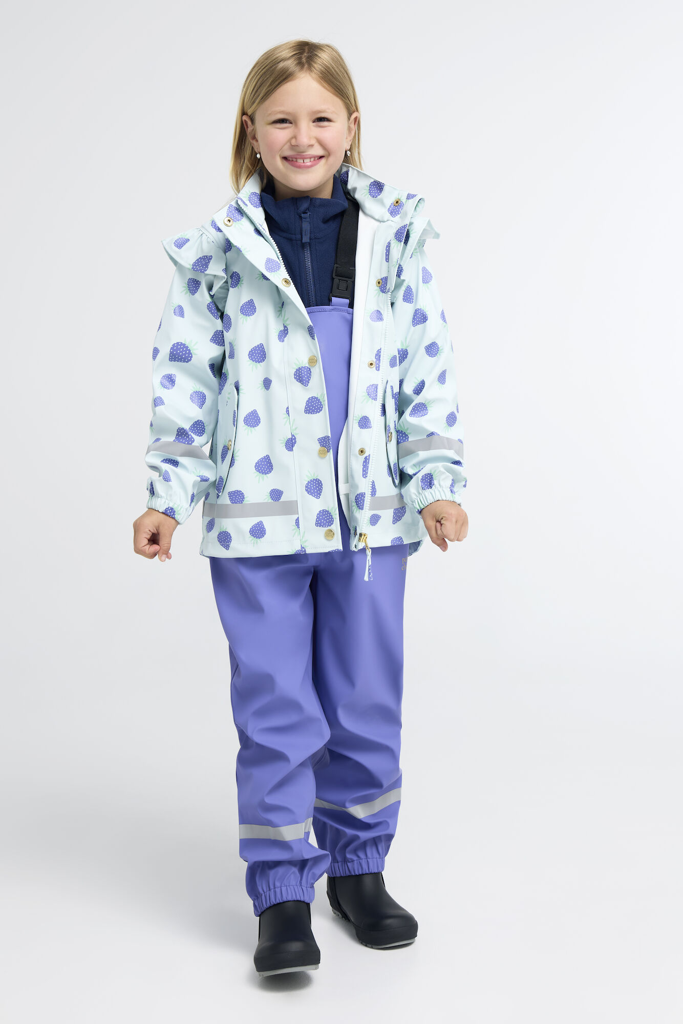 Claire Regenset, Strawberries Wan Blue, 100