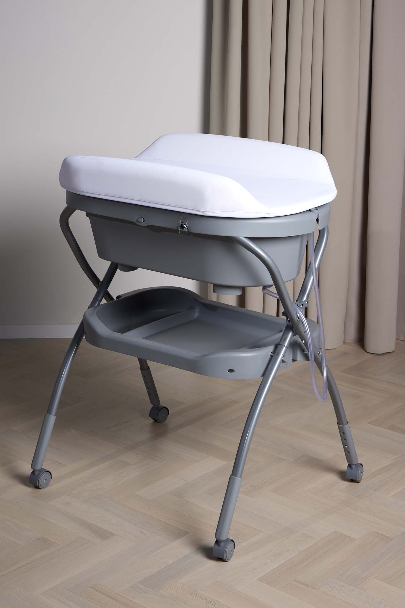 Beemoo Wickeltisch mit Badewanne, Dark Grey