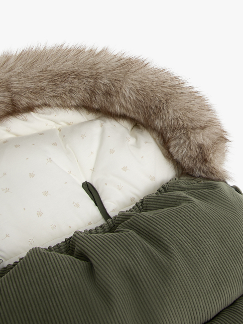 BM-BriskFootmuff-GREENLEAF-1882_3d.jpg