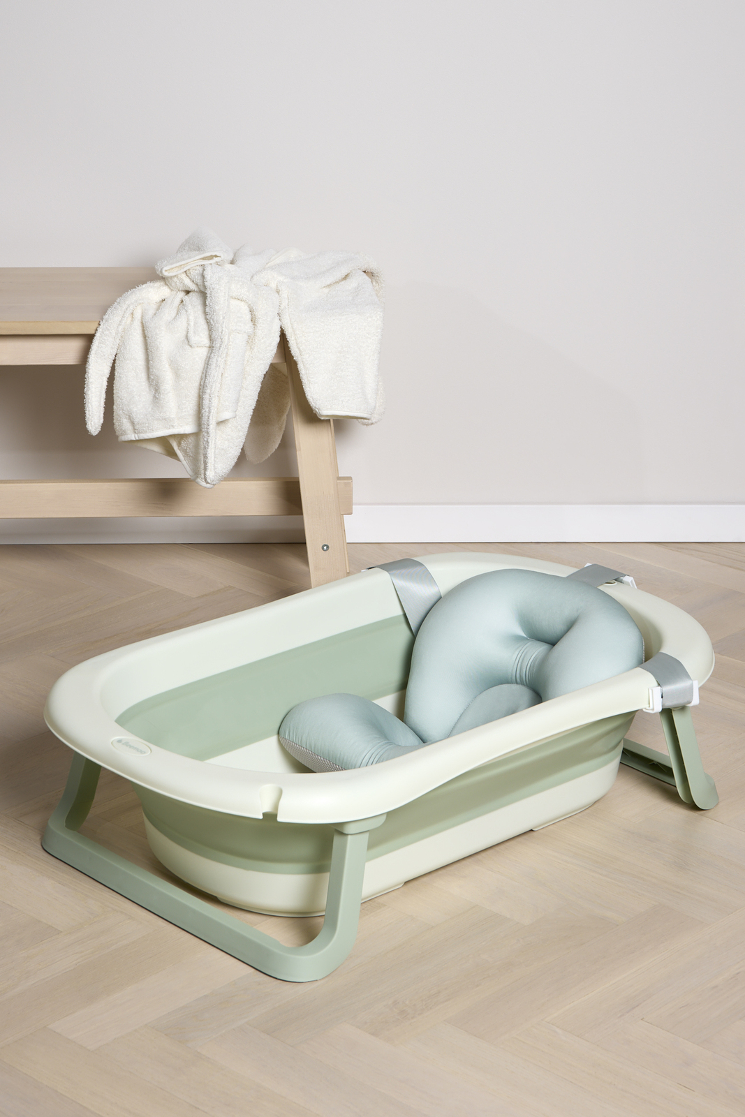 Beemoo CARE Assist Badewanne inkl. Badestütze, Soft Green