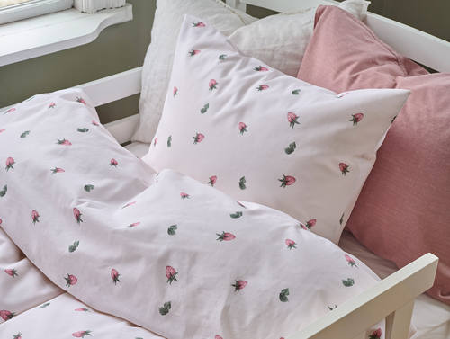 Borganäs Bettwäsche Babybett Erdbeertraum 100x130 cm