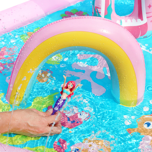 Banzai Wasserpark mit Meerjungfrauen-Puppen