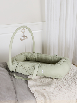 Alice & Fox ALBA Babynest mit Griffen, Green Muslin